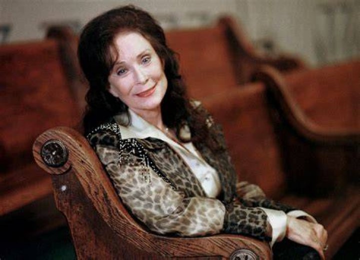 What happened to Loretta Lynn's first husband? ABTC