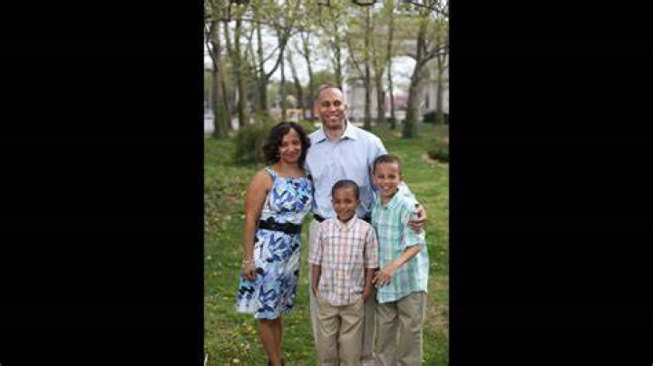 Who is Kennisandra Jeffries? All About Hakeem Jeffries' wife &mdash; citiMuzik