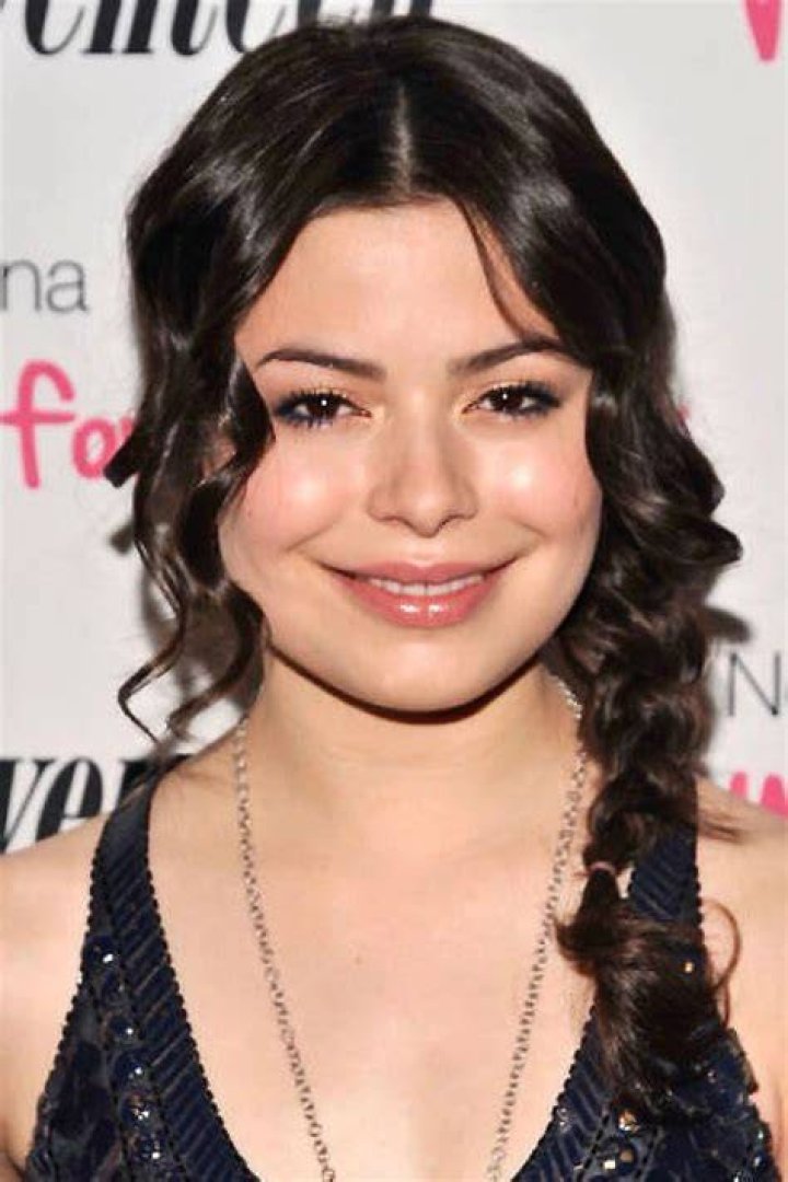 Who is Miranda Cosgrove's boyfriend? Details on her dating life