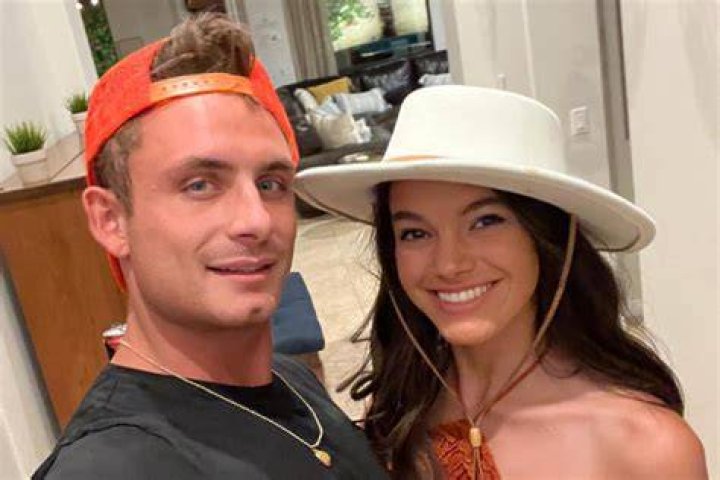 Who is the Girlfriend of A J Brown? His Parents, Family, Salary, Jersey