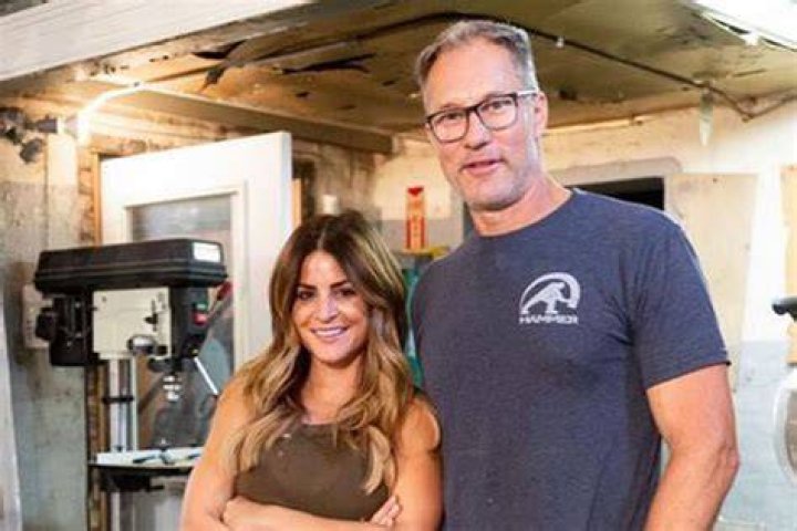 ‘Windy City Rehab’ carpenter Ari Smejkal on his newfound fame 2030
