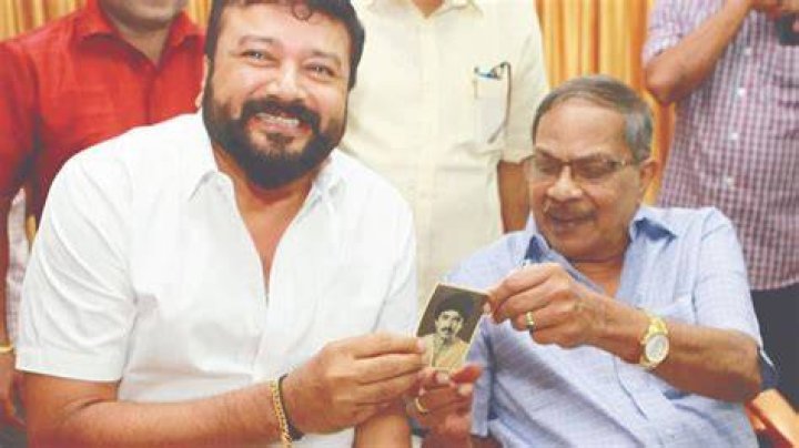 യുവരാജ്ഞിക്ക് ജഴ്&zwnj;സി വേണം; ഒപ്പിട്ടു നൽകി ഗാവി Gavi, the footballer