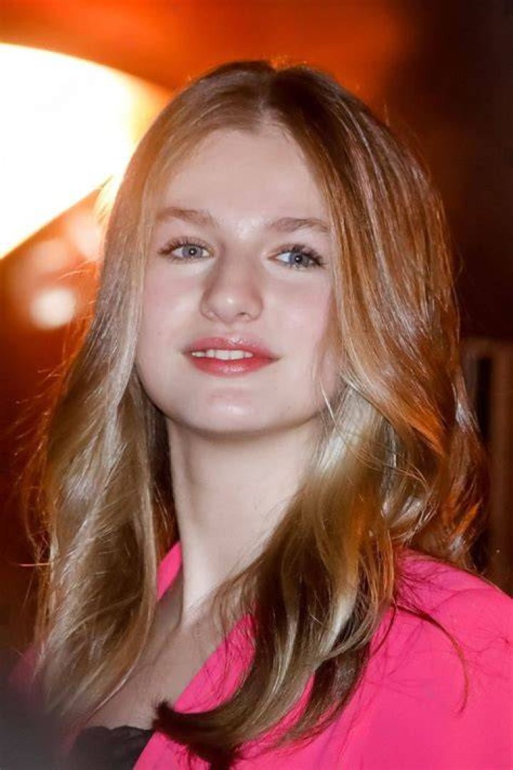 𝐩𝐫𝐢𝐧𝐜𝐞𝐬𝐬 𝐥𝐞𝐨𝐧𝐨𝐫 Emo hair color, Leonor princess of asturias, Spanish